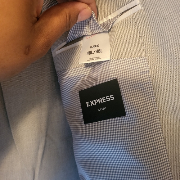 Suit - Picture 3 of 5